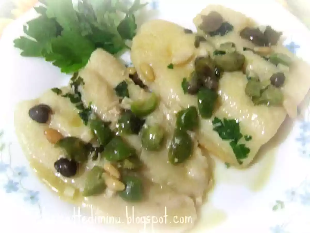 Filetti di persico con olive, capperi e pinoli