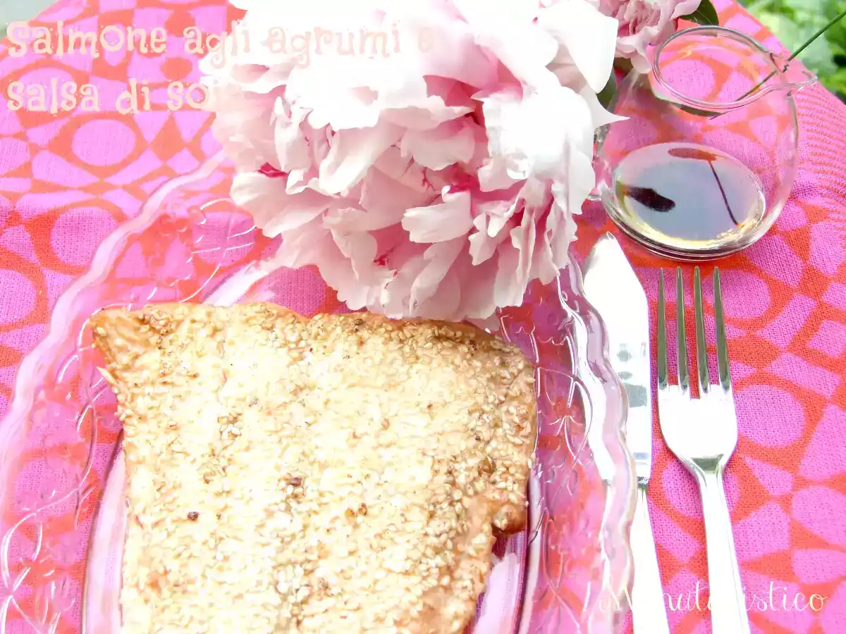 Filetti di salmone con salsa di soia, semi di sesamo e agrumi