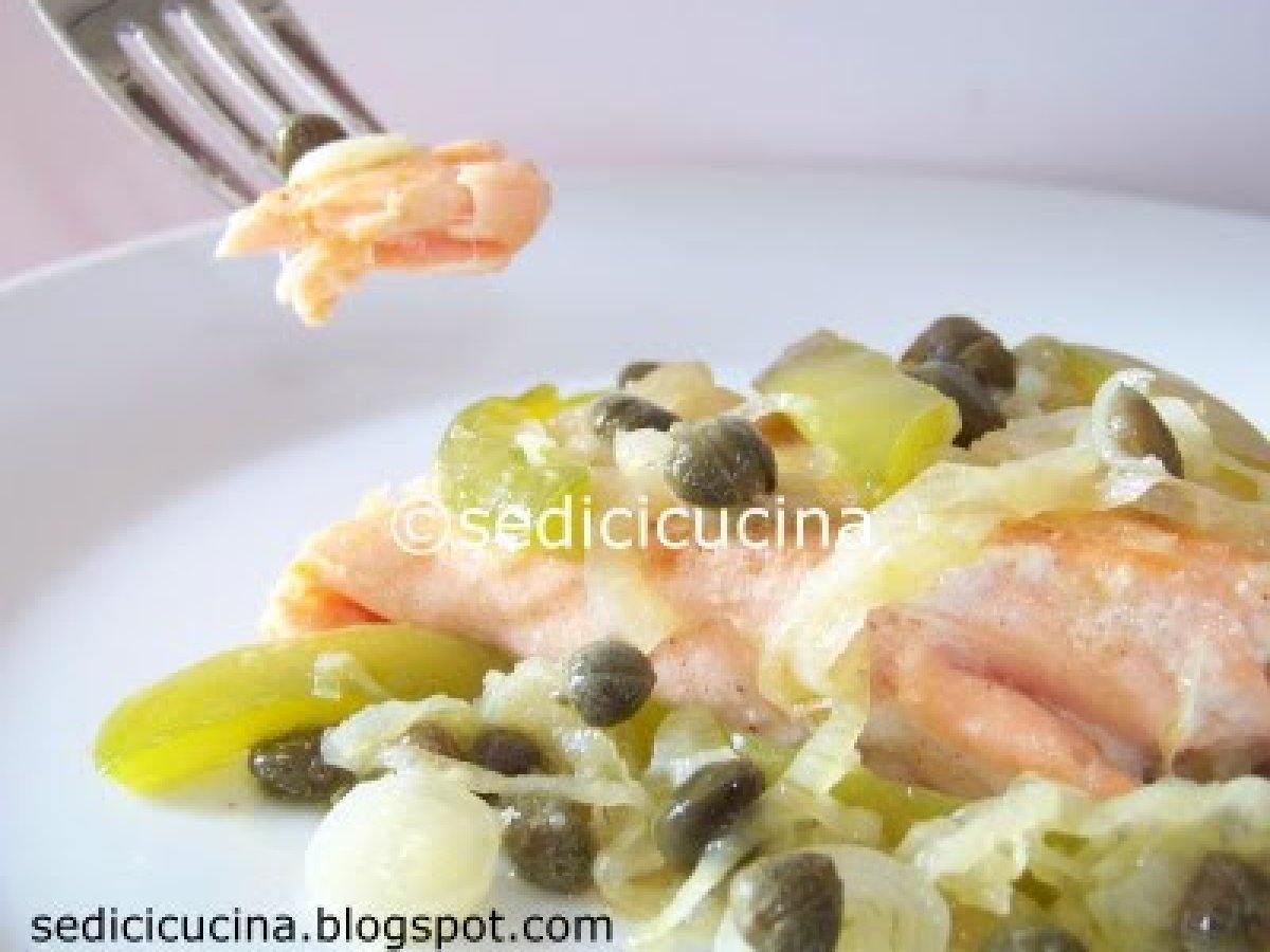Filetti di salmone peperoni e capperi