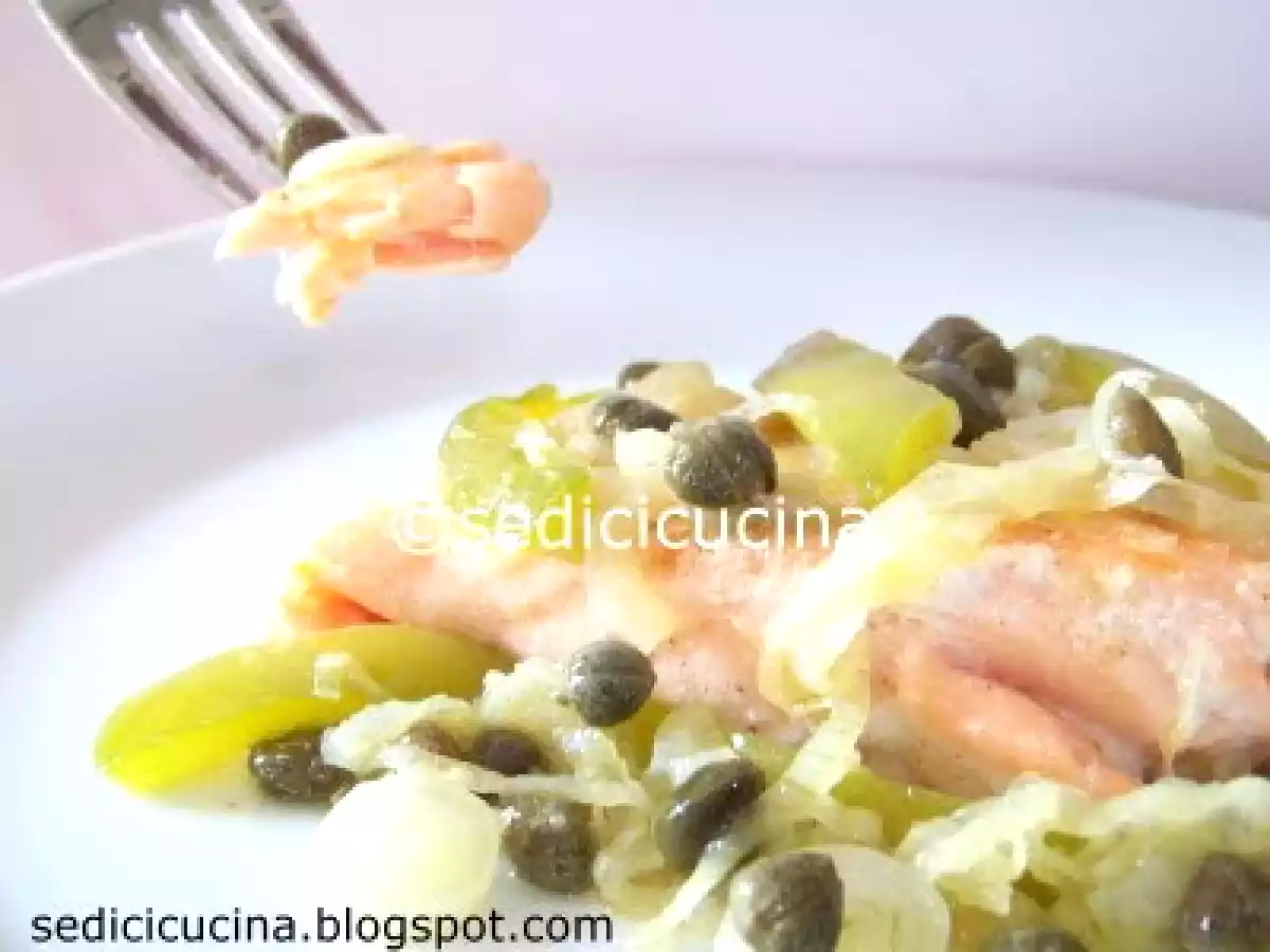 Filetti di salmone peperoni e capperi