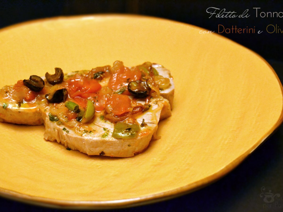 FILETTI DI TONNO CON DATTERINI E OLIVE