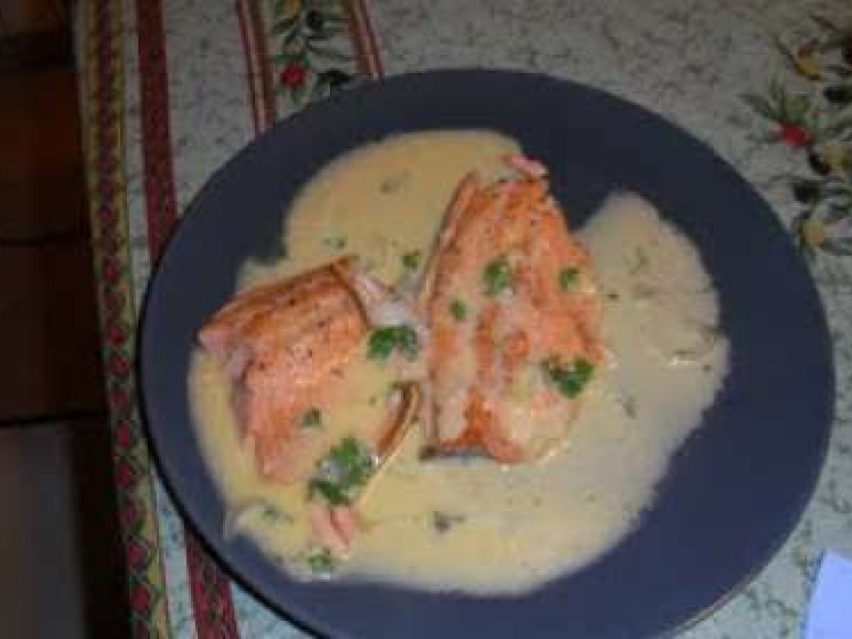 Filetti di trota salmonata in salsa agreste
