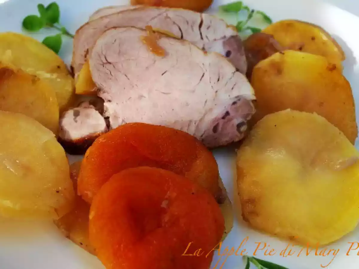 Filetto di maiale arrosto con albicocche secche e patate
