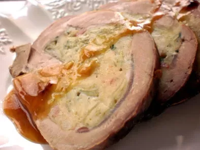 Filetto di maiale arrotolato con carciofi, raspadura e pancetta affumicata