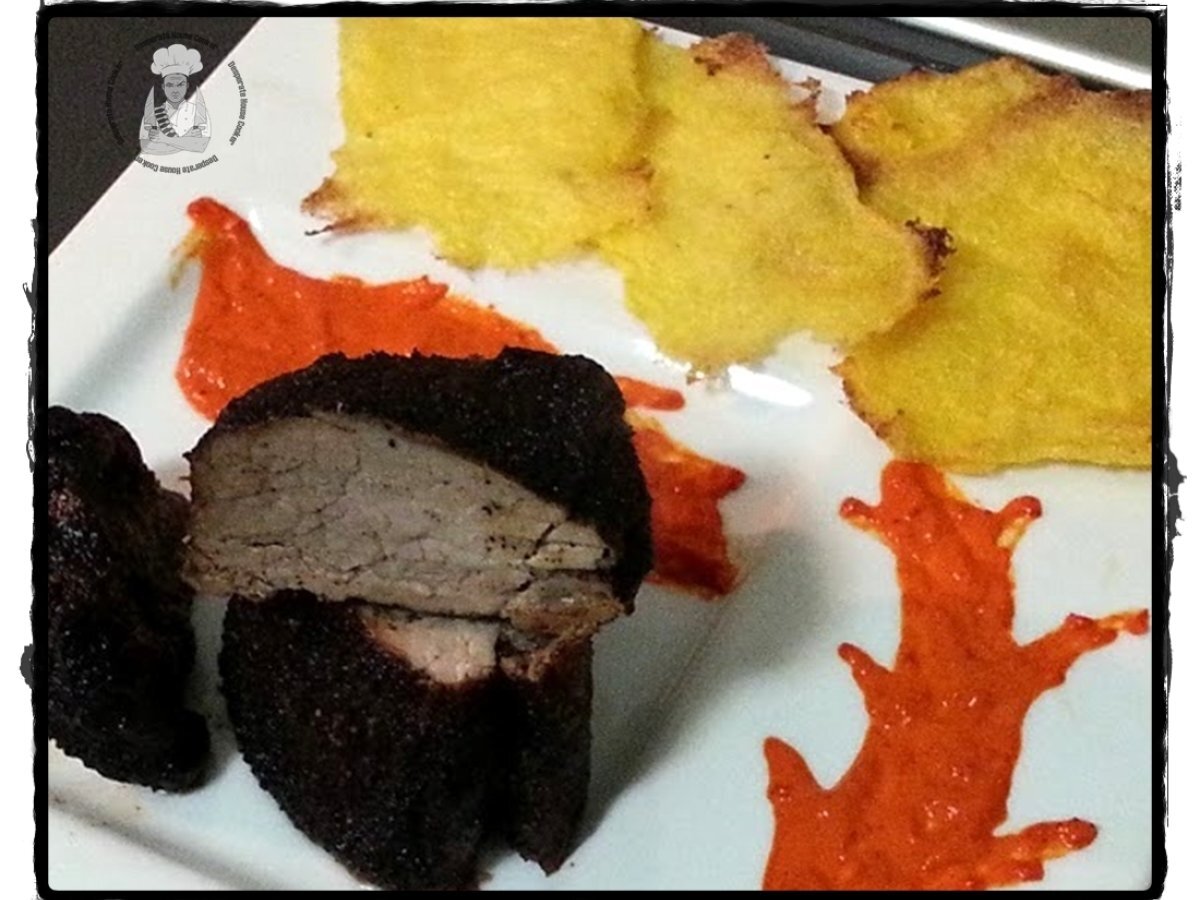Filetto di Maiale in crosta di caffè con salsa ai peperoni