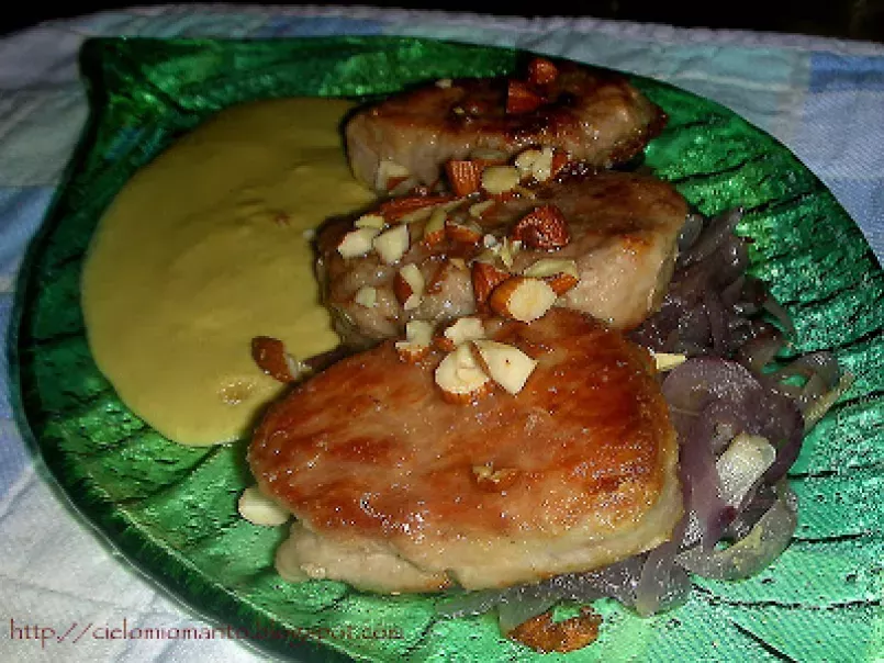 Filetto di maiale su letto di cipolle rosse e riduzione di senape...