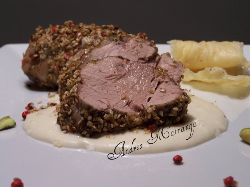 Filetto di maialino cotto a bassa temperatura in crosta di sesamo