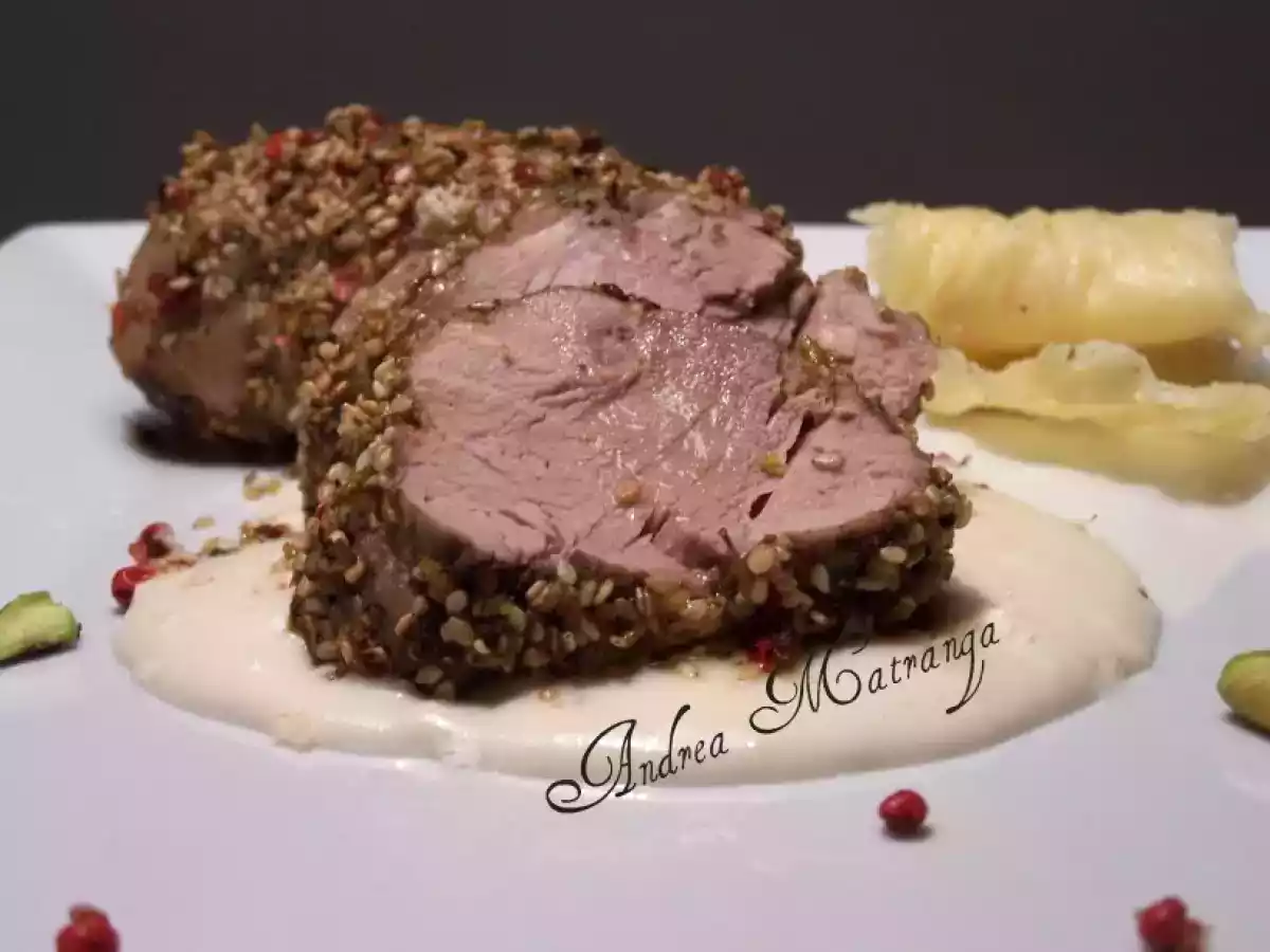 Filetto di maialino cotto a bassa temperatura in crosta di sesamo