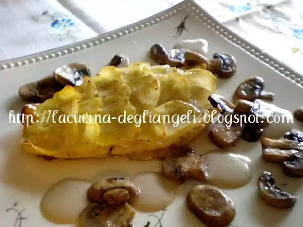 Filetto di persico in crosta di patate con salsa ai funghi champignon - foto 3