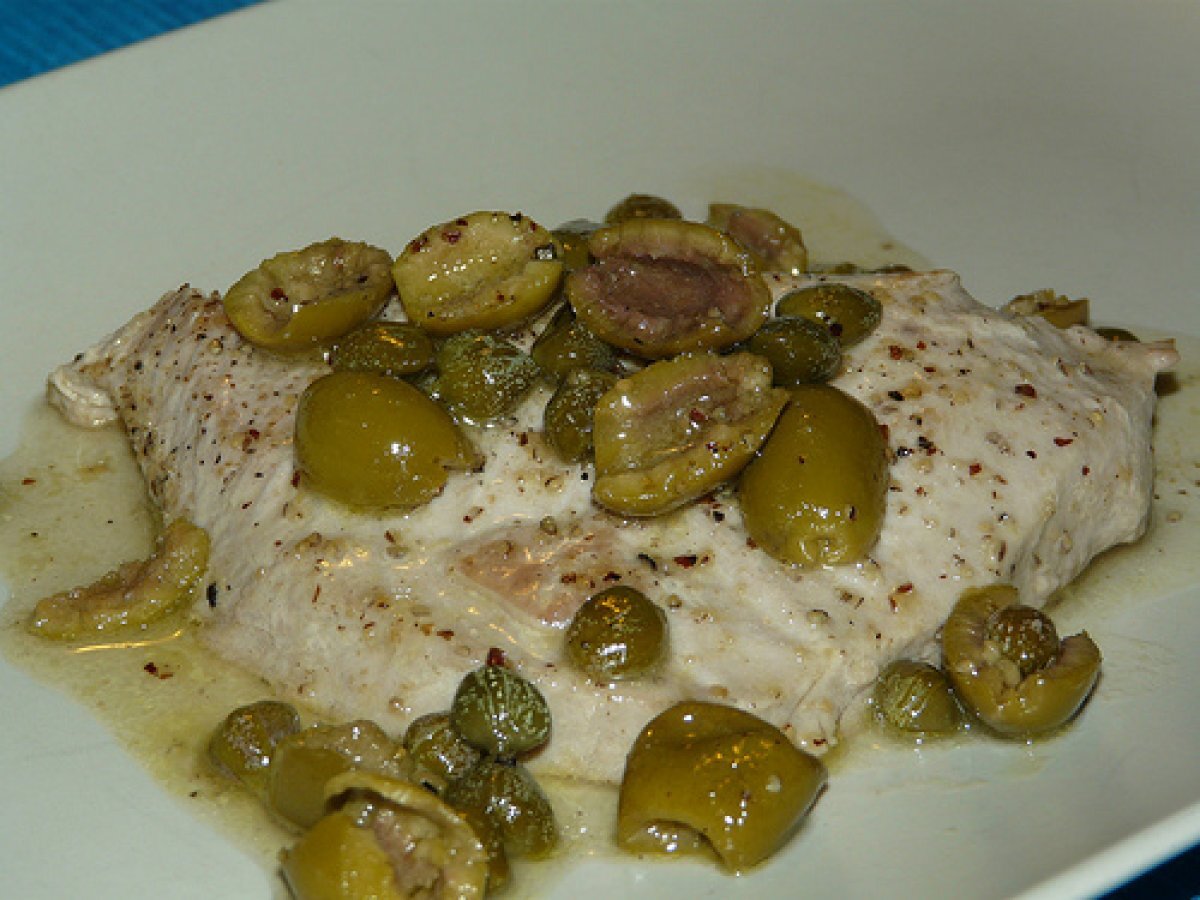 Filetto di tonno alla Olivetta (e capperi)