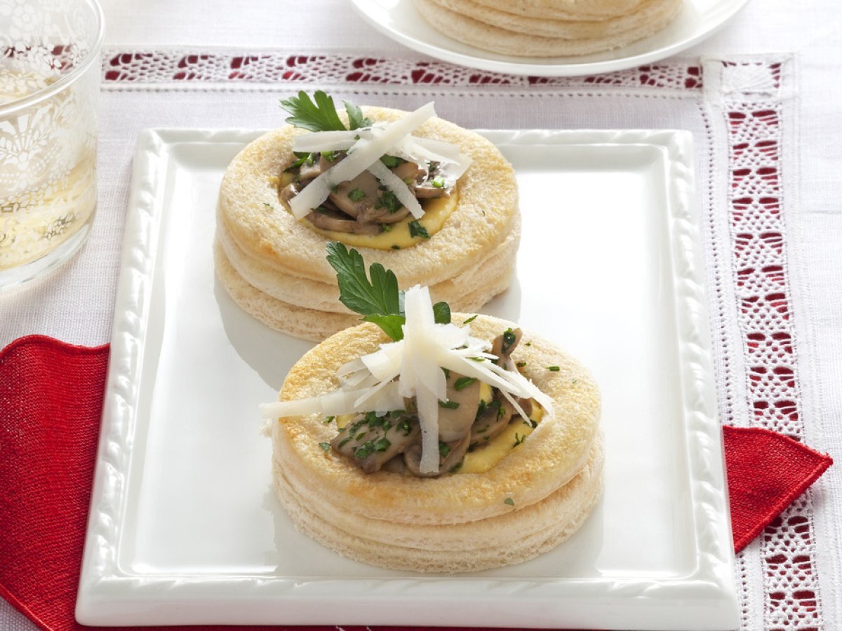 Finti vol-au-vent con i funghi