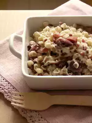 Finto-risotto di pastina al radicchio, speck ed emmental
