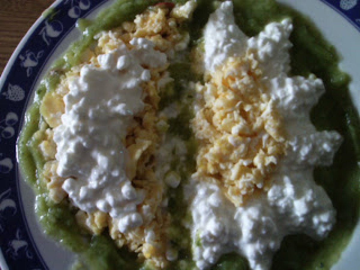 Fiocchi di latte e uova strapazzate