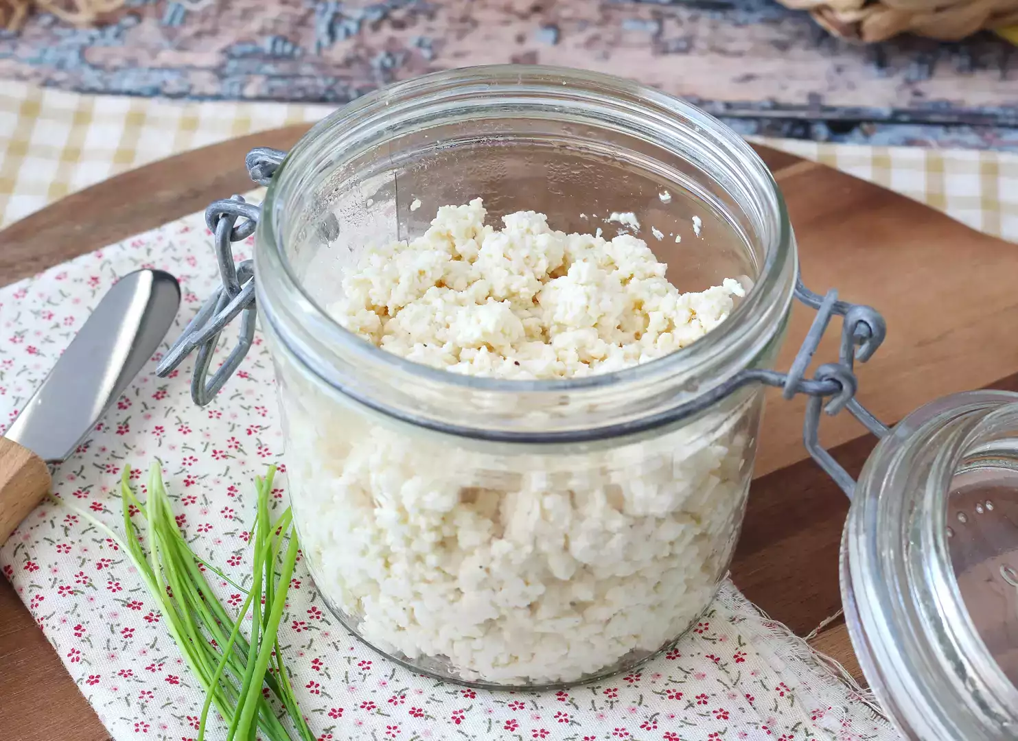 Fiocchi di latte fatti in casa con soli due ingredienti!