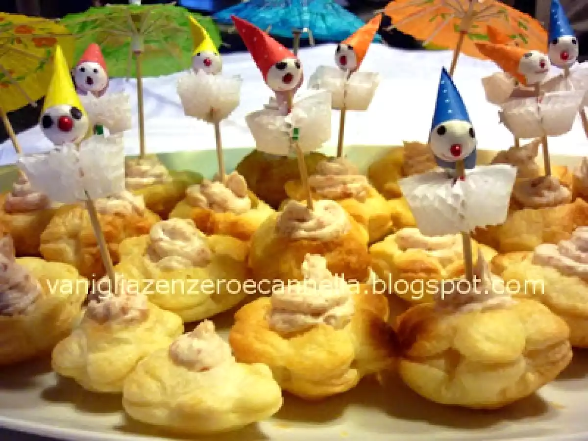 Fiorellini di sfoglia e patè di speck