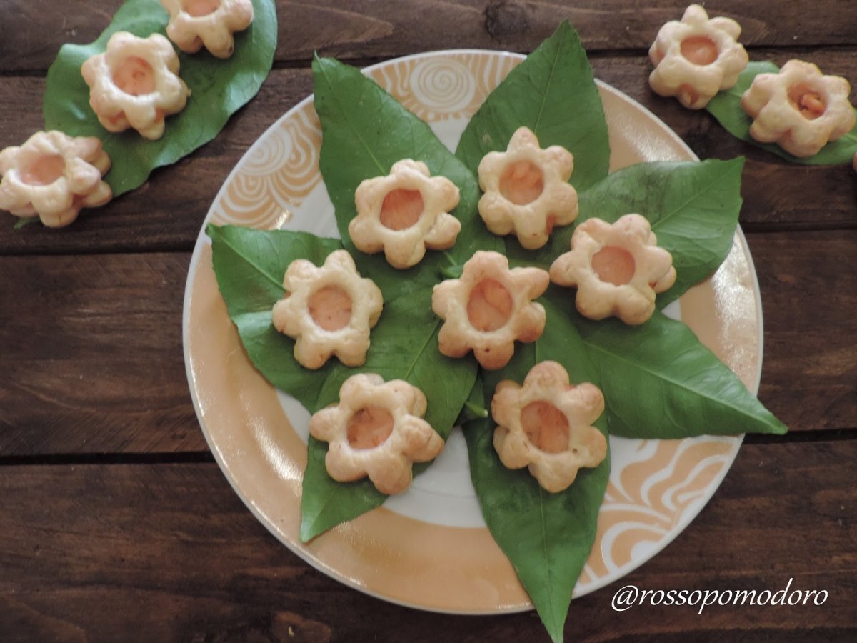 Fiori di sfoglia con salmone