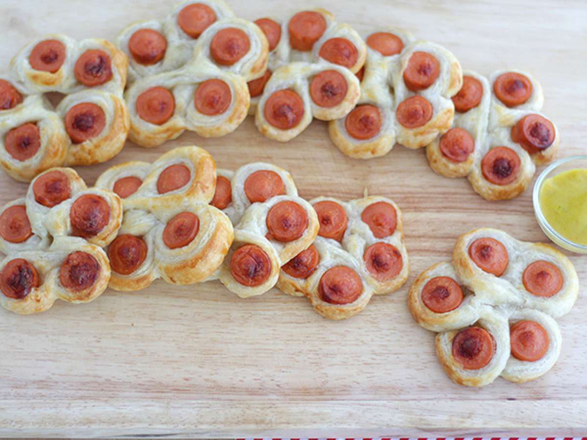 Fiori di sfoglia con Wurstel , Ricetta facile e gustosa, foto 4