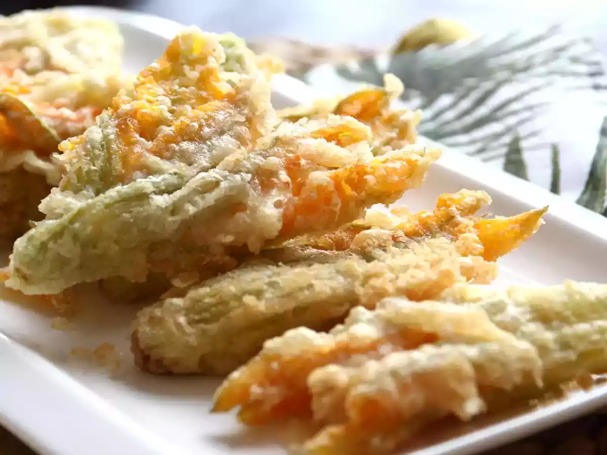 Fiori di zucca fritti, la ricetta della pastella con acqua frizzante - foto 6