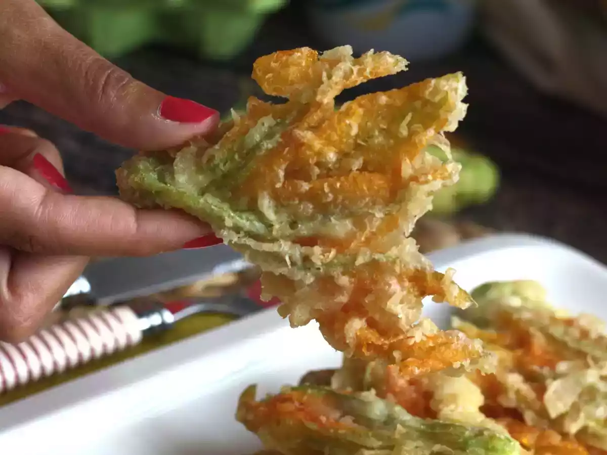 Fiori di zucca fritti, la ricetta della pastella con acqua frizzante - foto 4