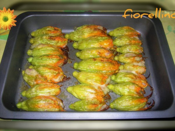 Fiori di zucca ripieni al forno