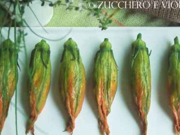 Fiori di zucca ripieni e leggeri