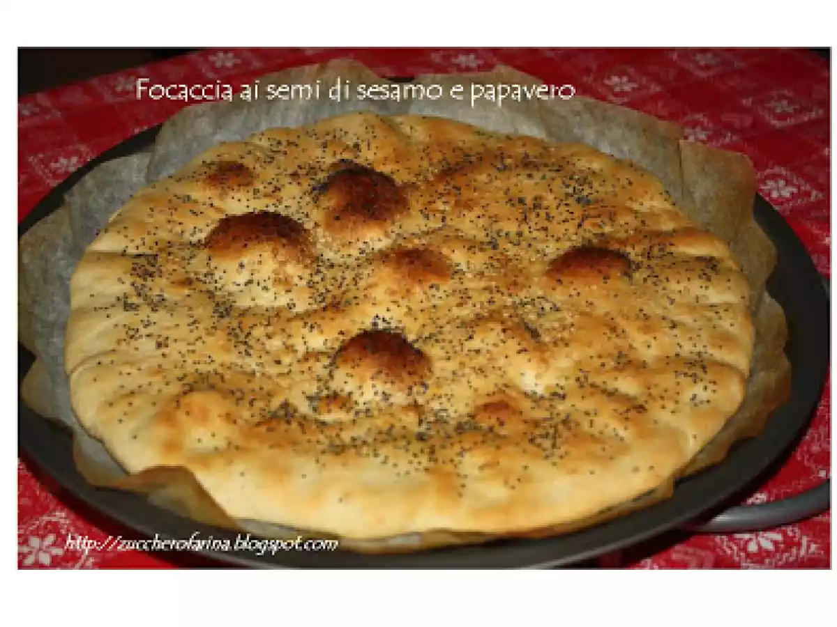 Focaccia ai semi di sesamo e papavero