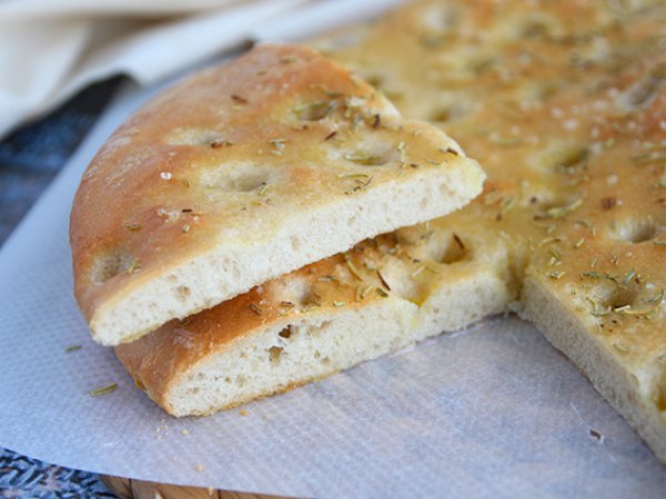 Focaccia al rosmarino - Ricetta facile - foto 4