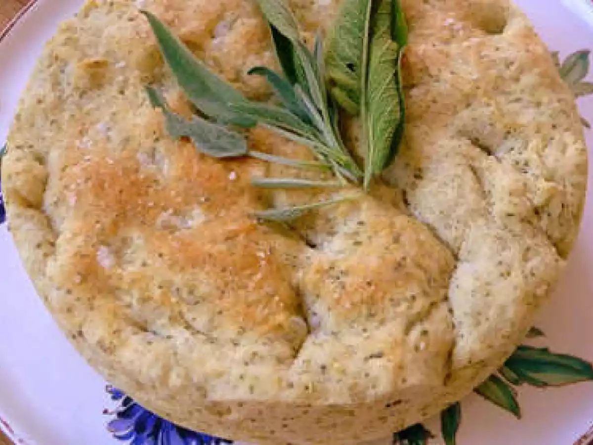 Focaccia alla salvia, la ricetta della nonna facile da preparare - foto 2