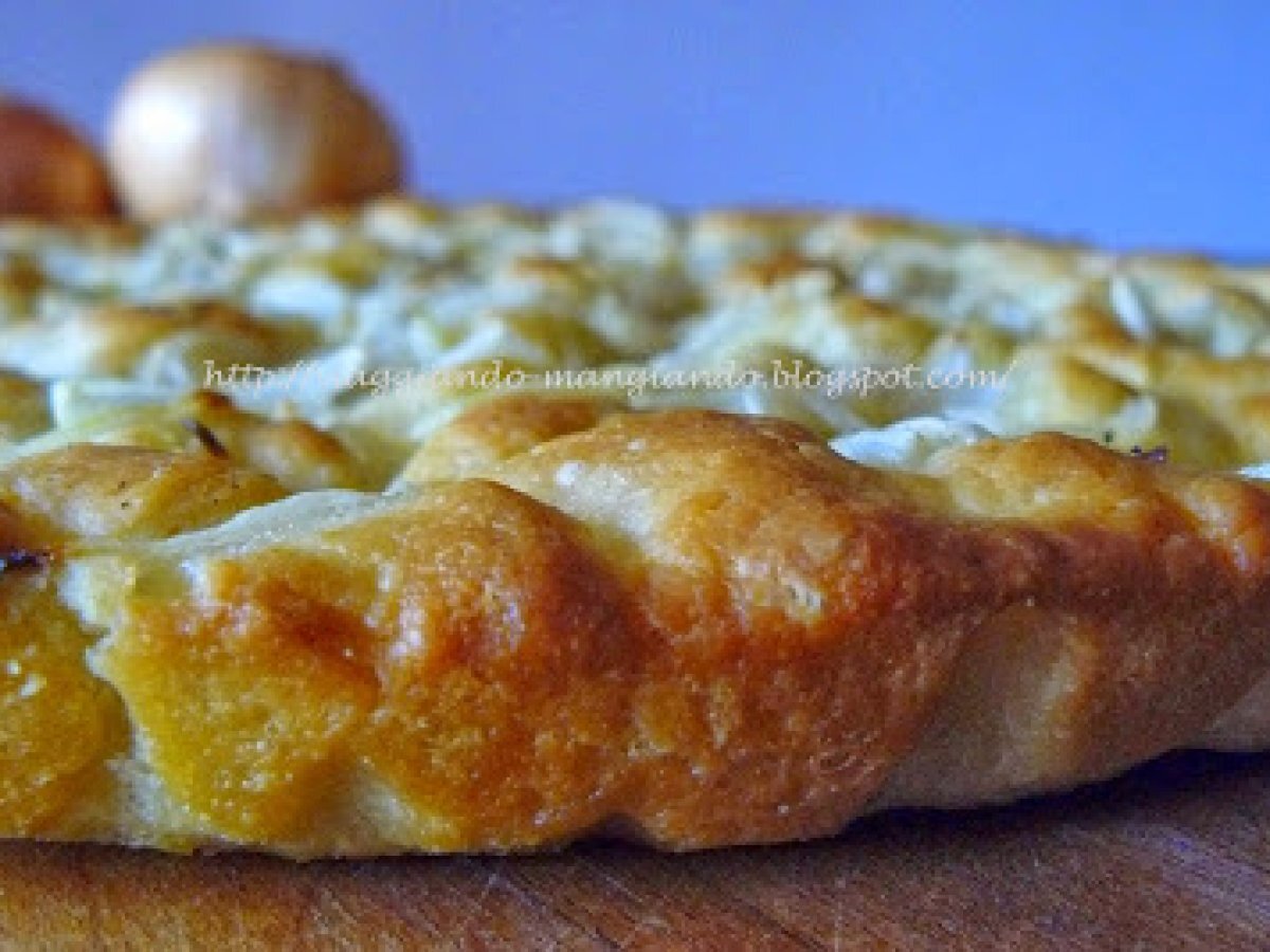 Focaccia alle cipolle, la ricetta facile e gustosa - foto 2