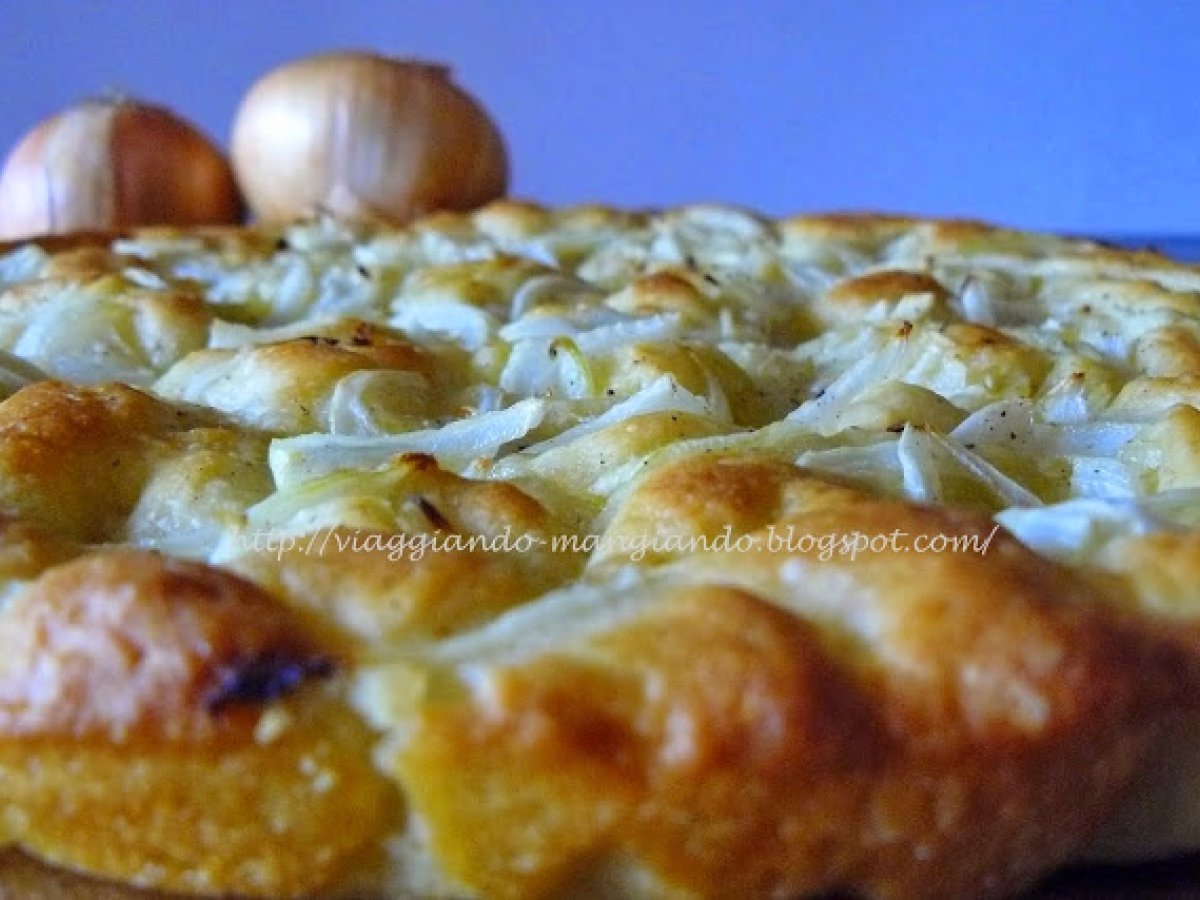 Focaccia alle cipolle, la ricetta facile e gustosa - foto 3