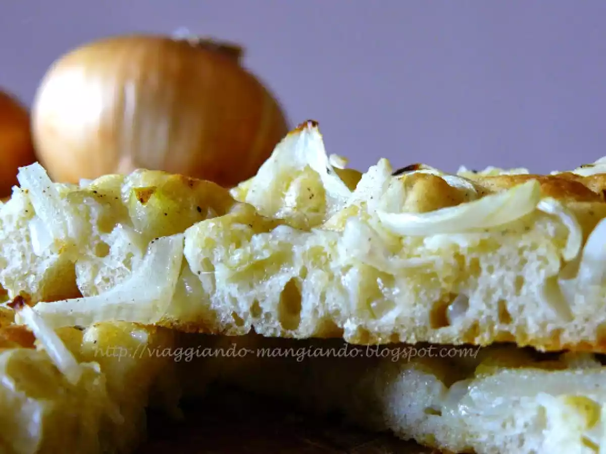 Focaccia alle cipolle, la ricetta facile e gustosa - foto 6
