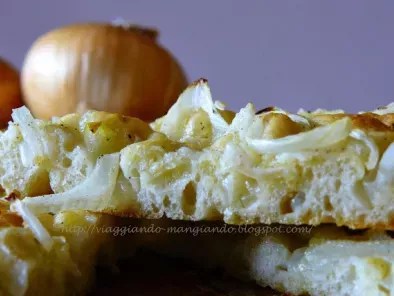 Focaccia alle cipolle, la ricetta facile e gustosa - foto 6