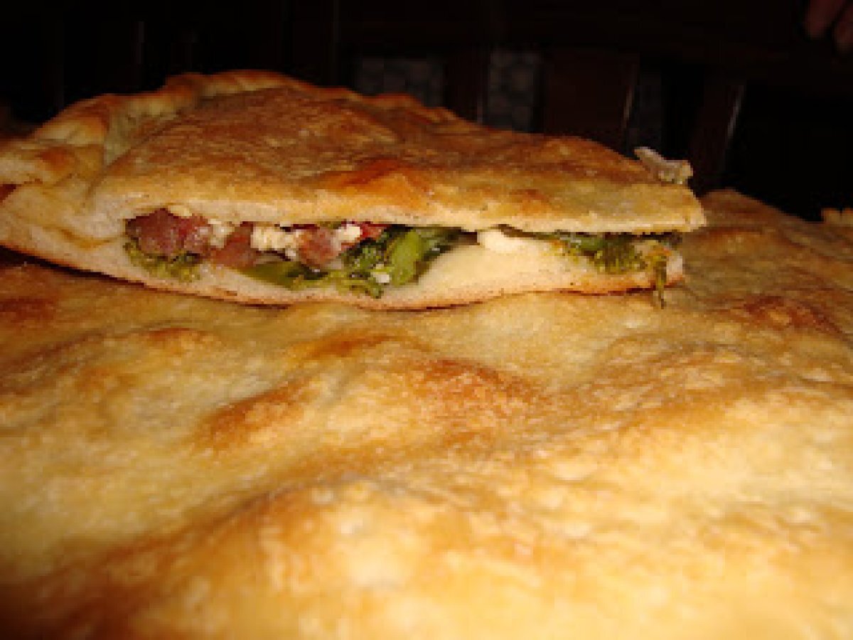 Focaccia broccoli e salame - foto 6