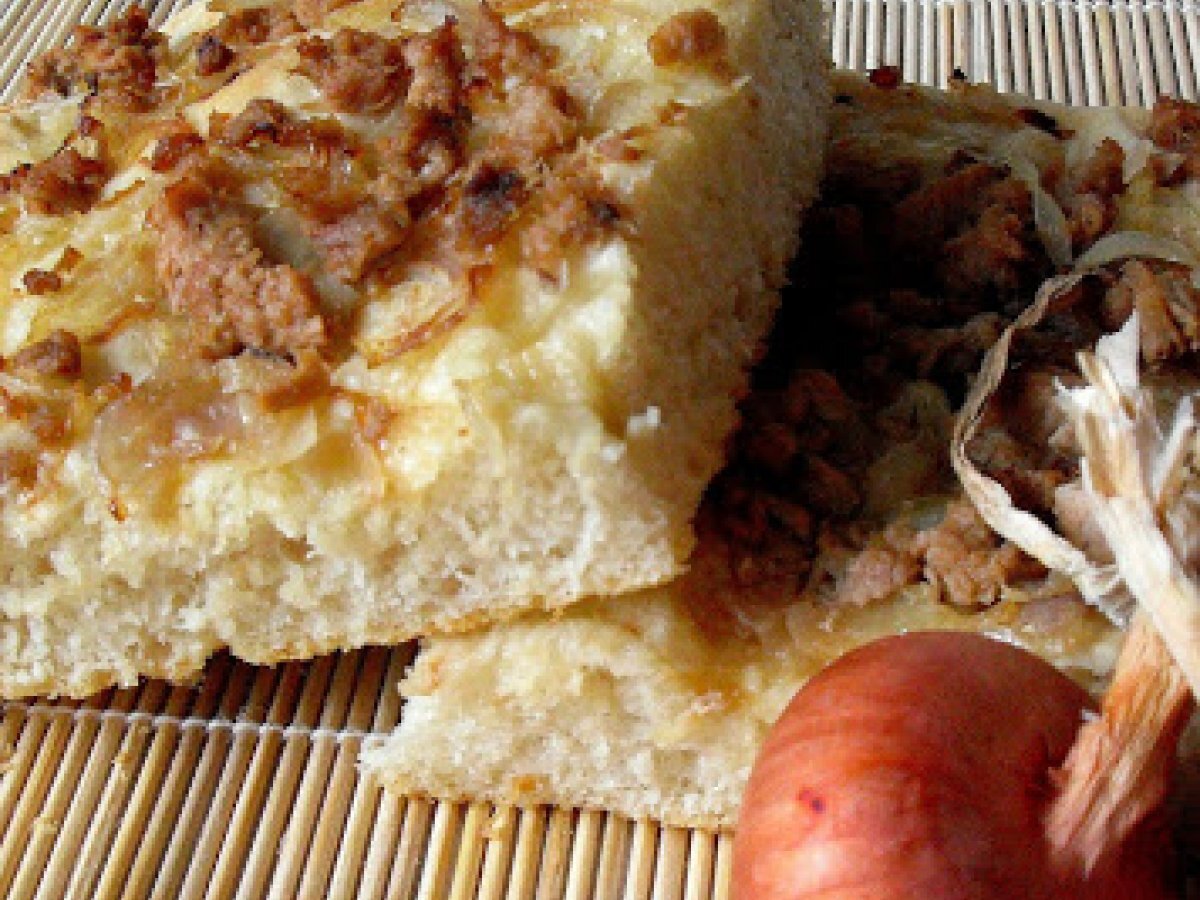 Focaccia con cipolle e tonno - foto 3