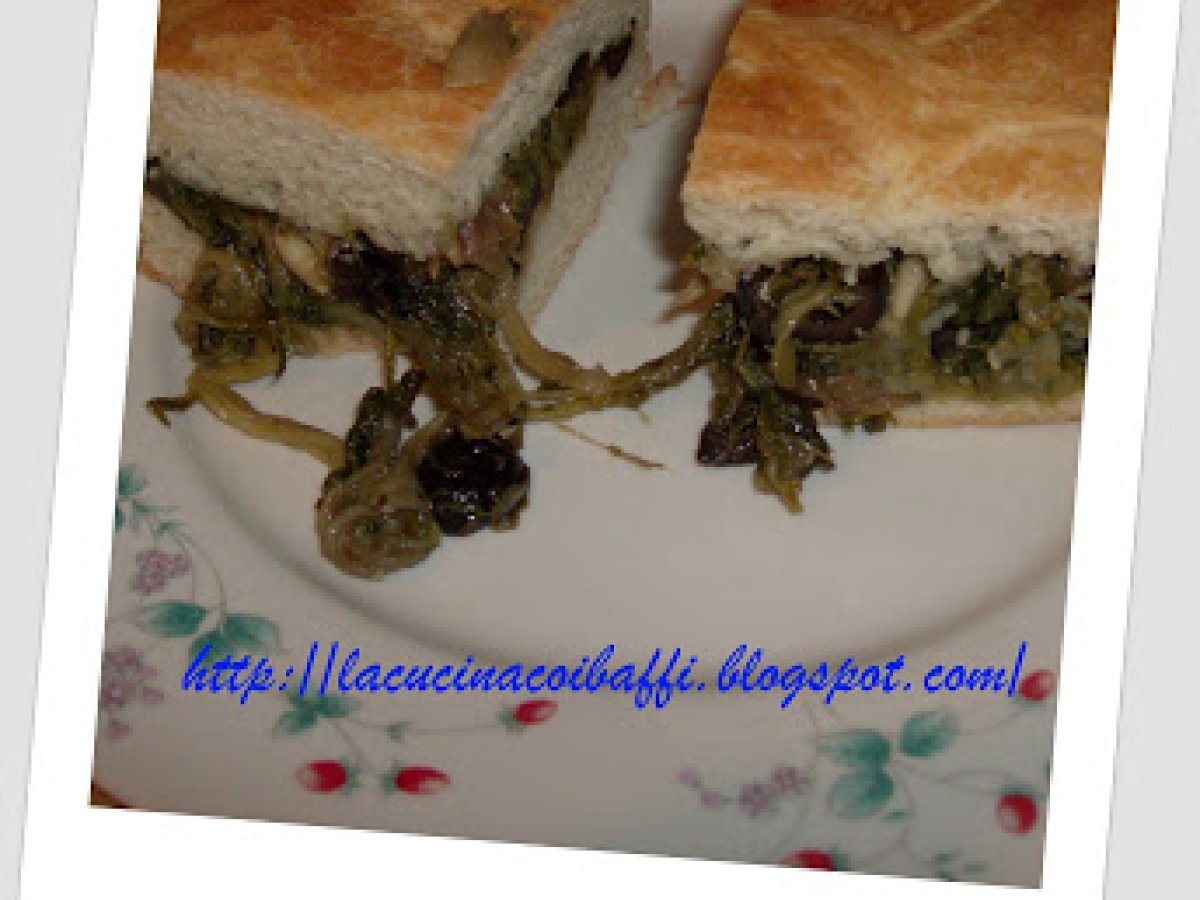 Focaccia con la scarola e focaccia con le cipolle