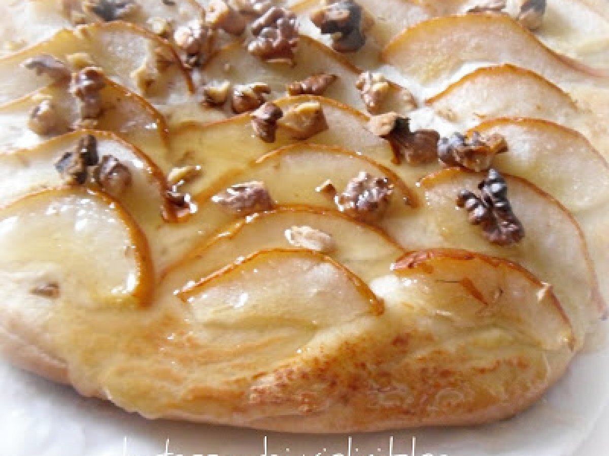 Focaccia con pere, noci e colata di miele