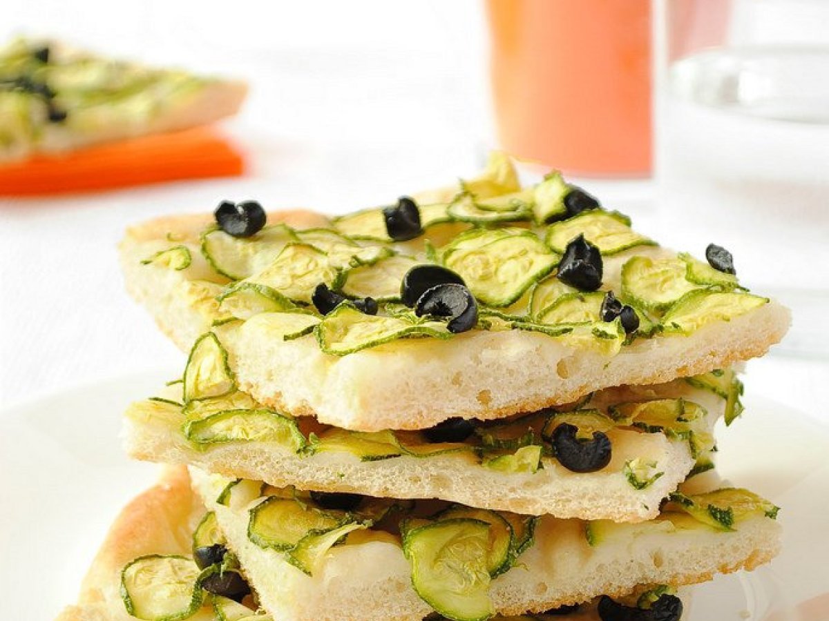 Focaccia con Zucchine e Olive Nere - foto 2