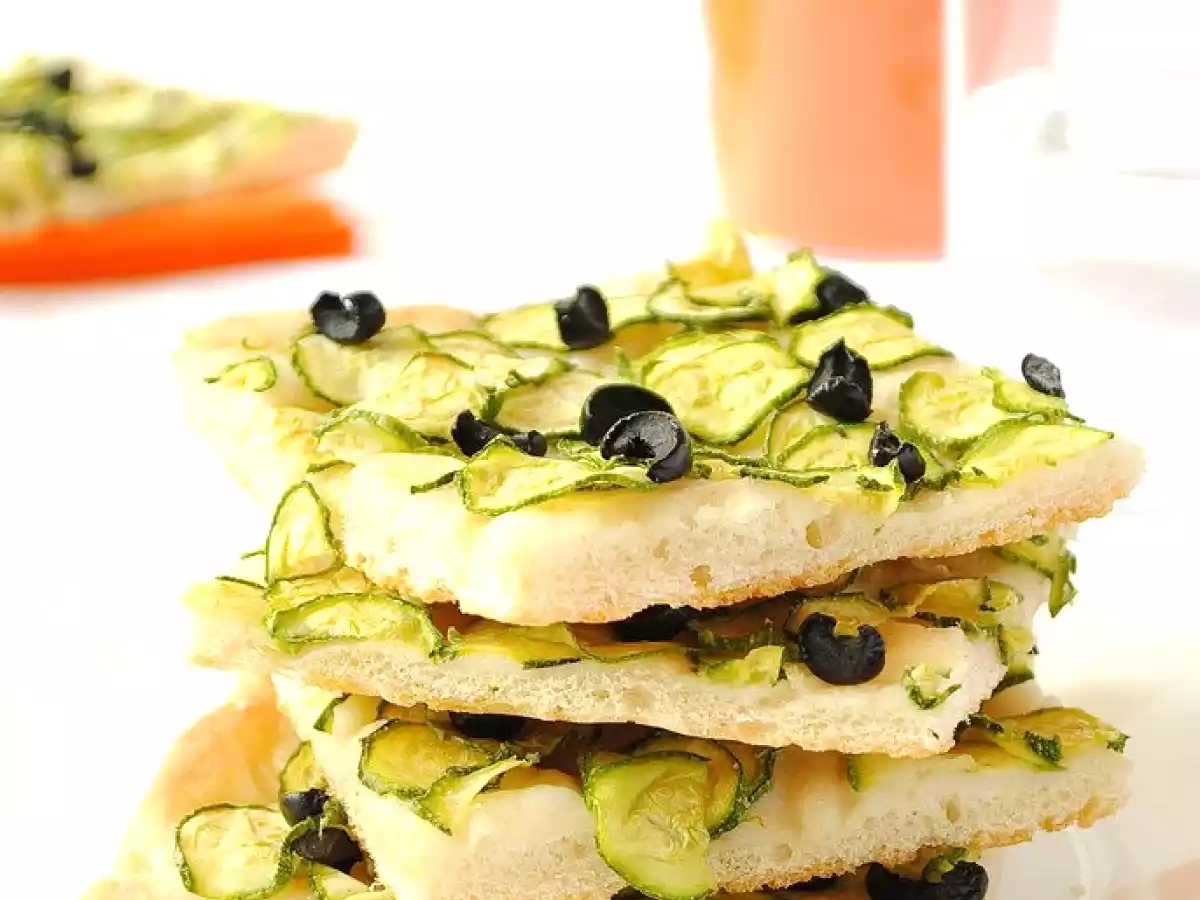 Focaccia con Zucchine e Olive Nere - foto 2