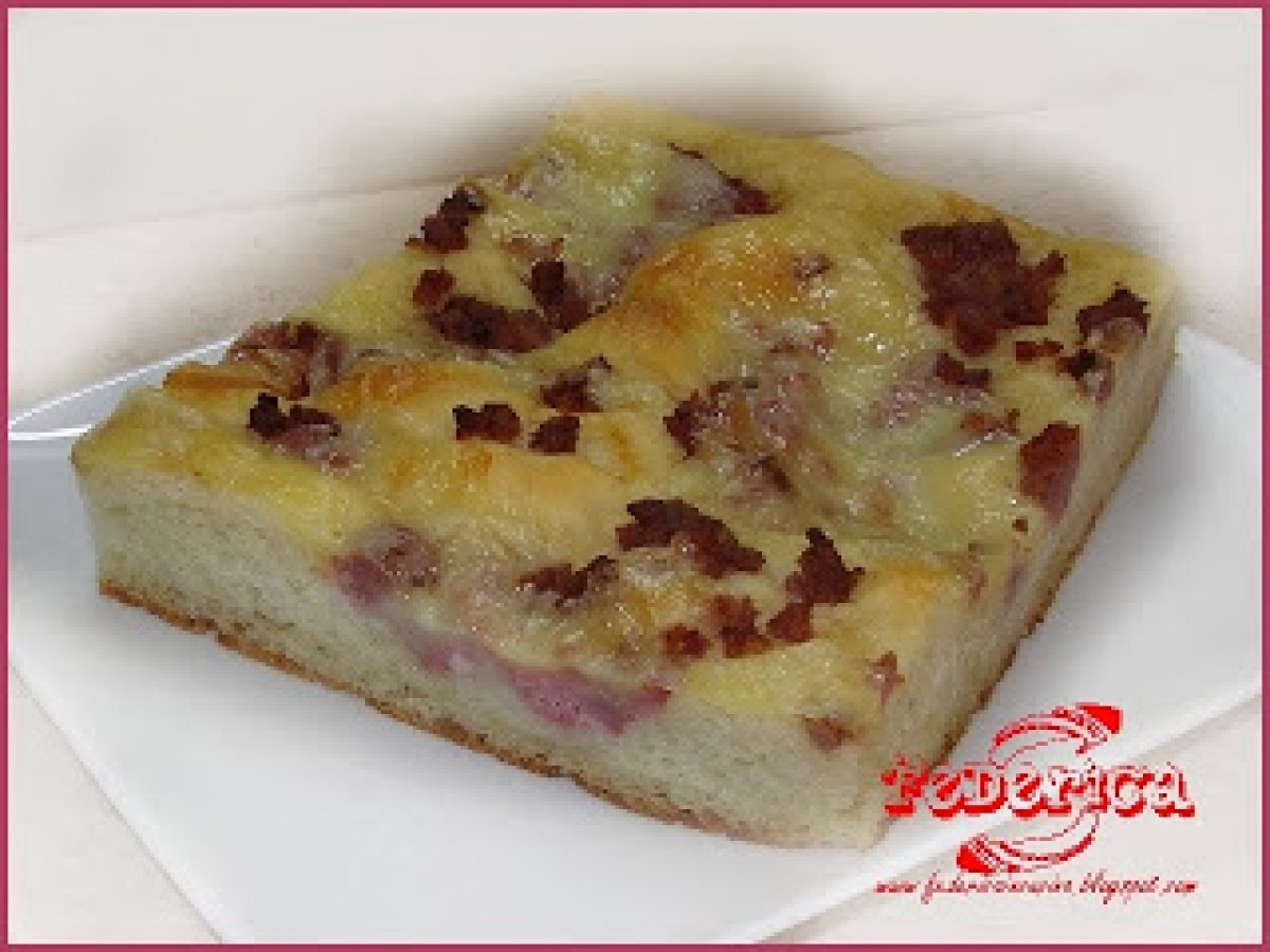 Focaccia di patate con scamorza e salsiccia, foto 2
