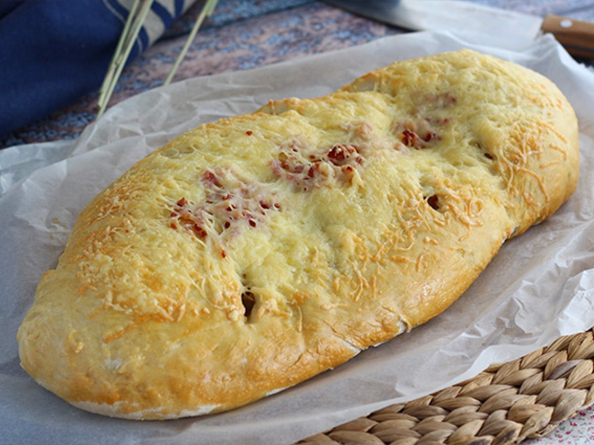 Focaccia farcita con cipolla e pancetta - foto 4