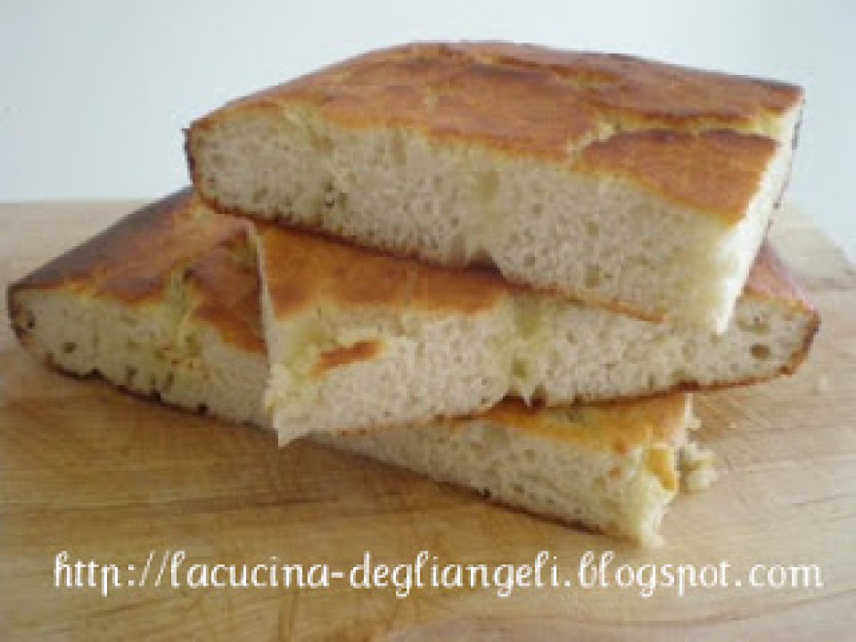 Focaccia morbidissima di patate - foto 2