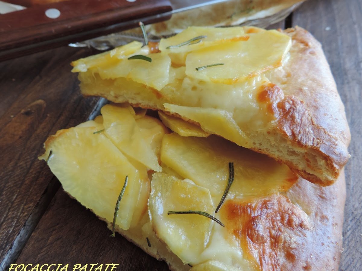 Focaccia patate caciocavallo e rosmarino