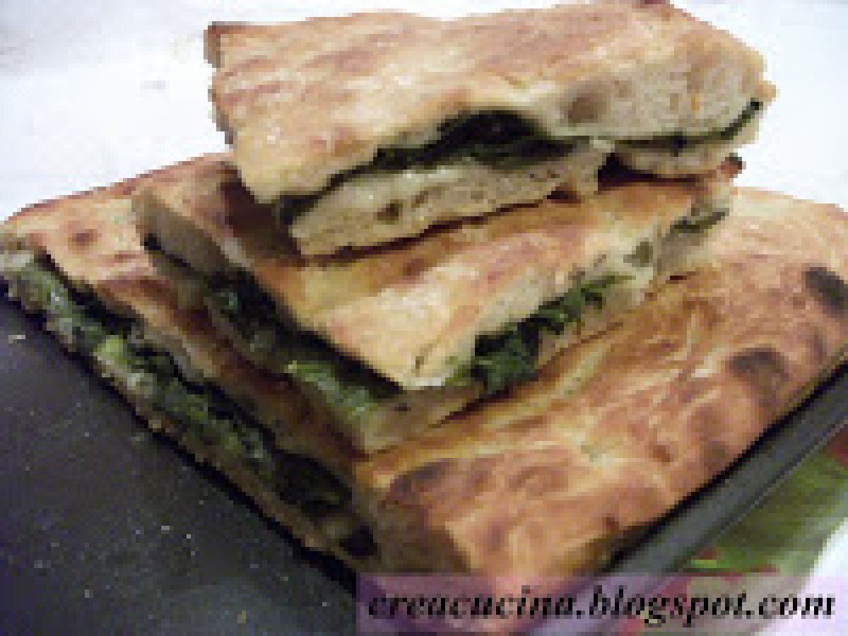 FOCACCIA RIPIENA CON CIME DI RAPA E MOZZARELLA - foto 3