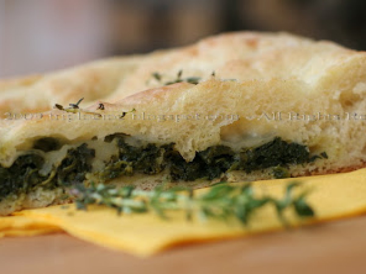 Focaccia ripiena con spinaci e gorgonzola - foto 2