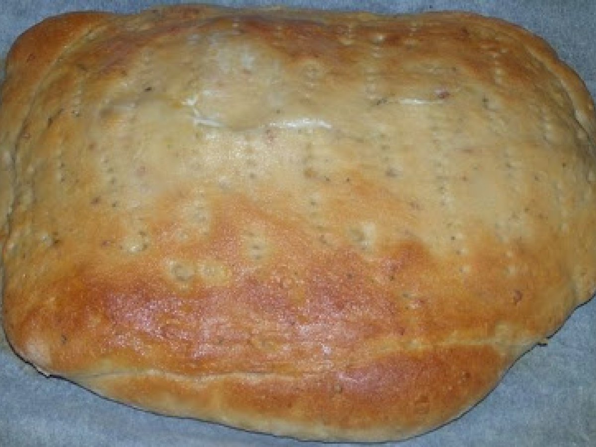 Focaccia ripiena pancetta e formaggio