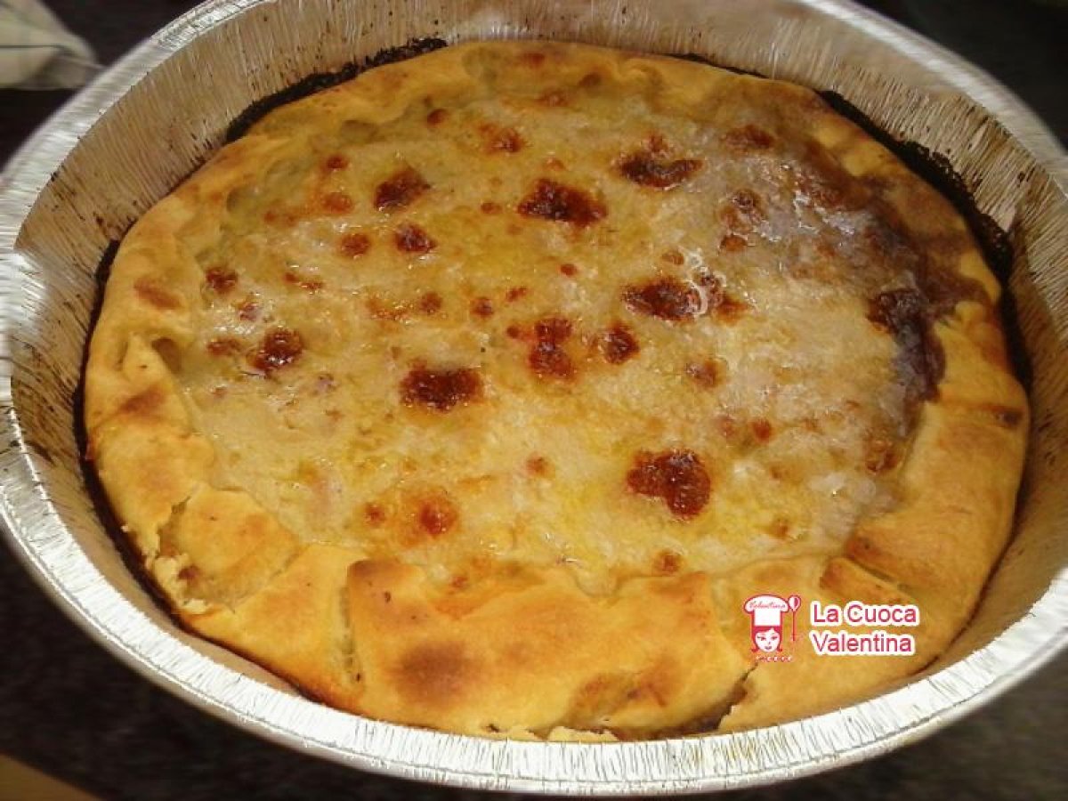 Focaccia rustica con crema di zucca capperi e pancetta