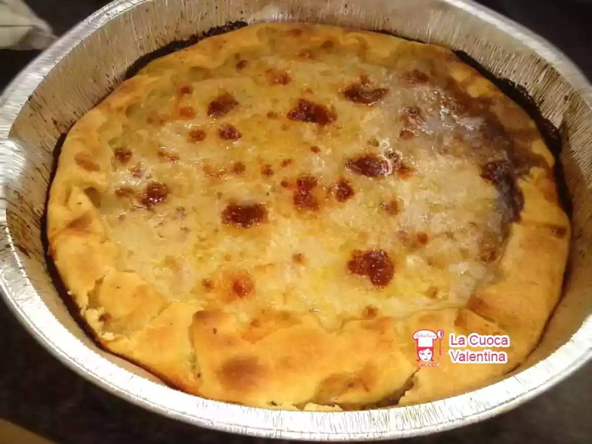 Focaccia rustica con crema di zucca capperi e pancetta