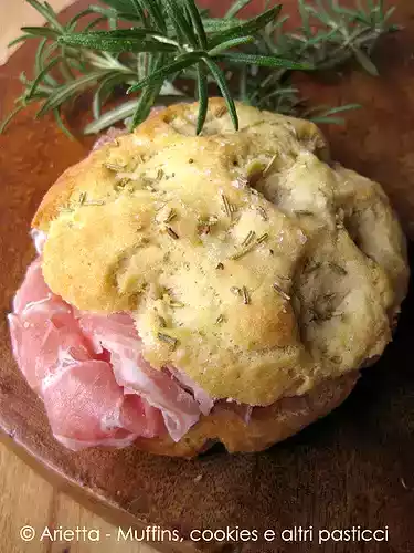 Ricetta focaccine di ceci al rosmarino e pancetta