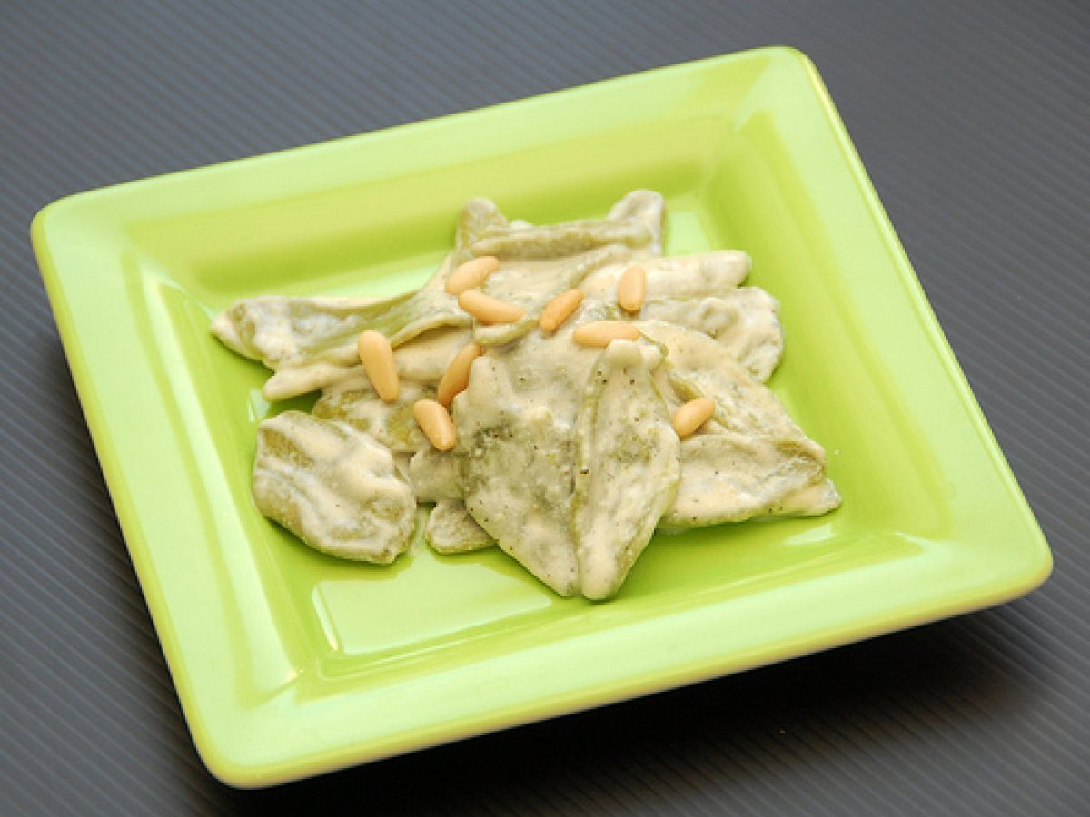 Foglie d'ulivo in salsa di pinoli - e come fu che lavammo la macchina