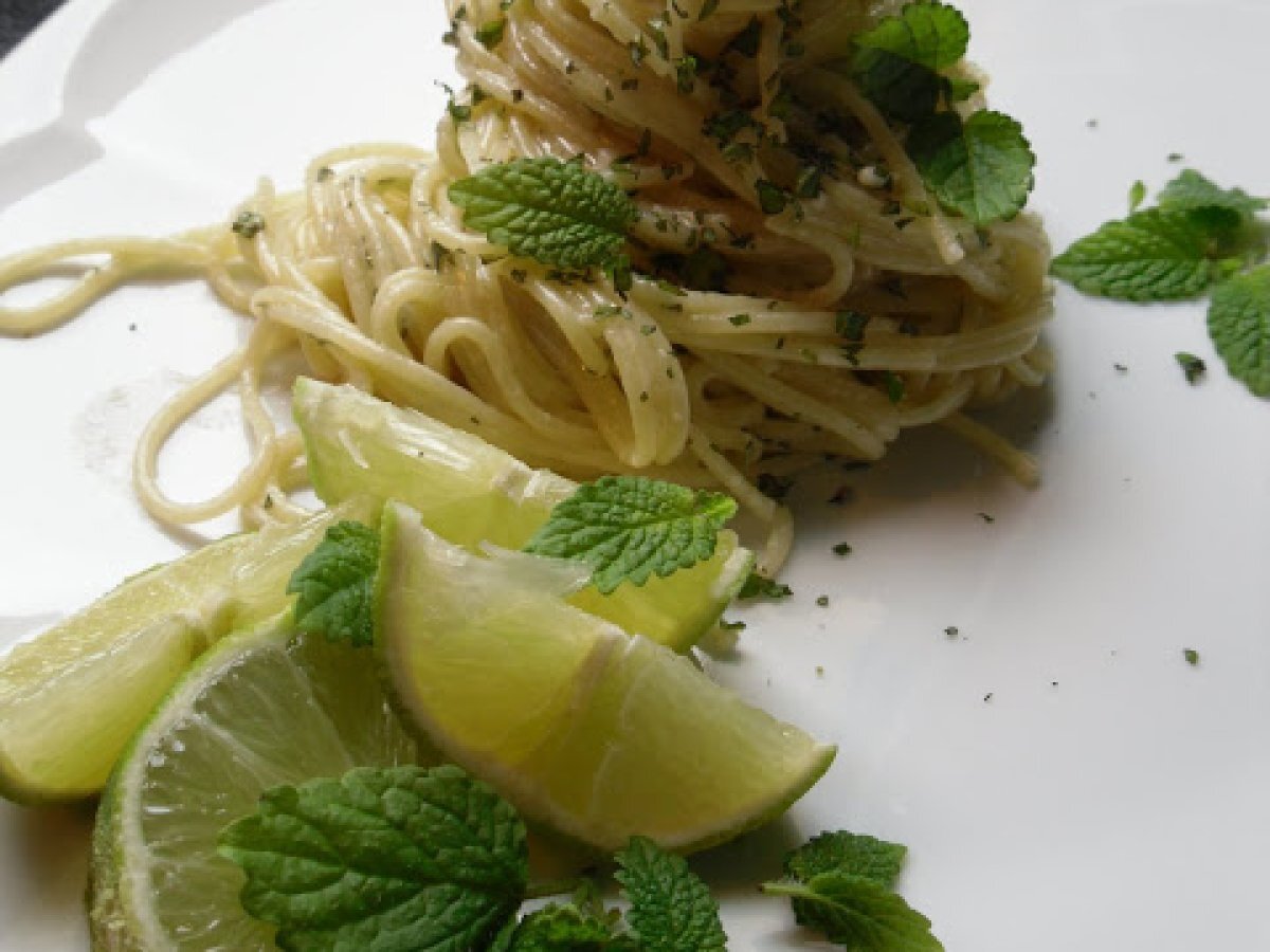 Food express : Spaghettini formaggio fresco caprino, melissa e lime